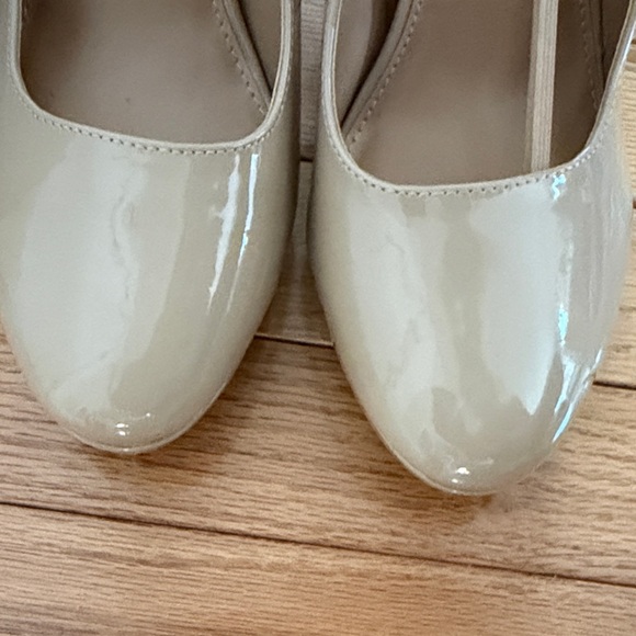 LC Lauren Conrad Women's Tan Heels - Picture 7 of 7